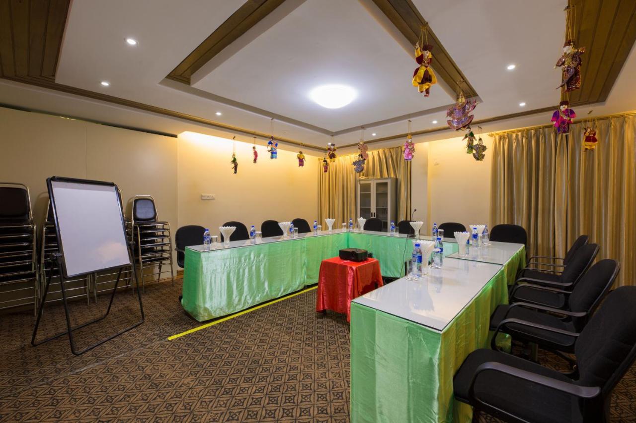 Ten Mile Hotel Yangon Exterior foto